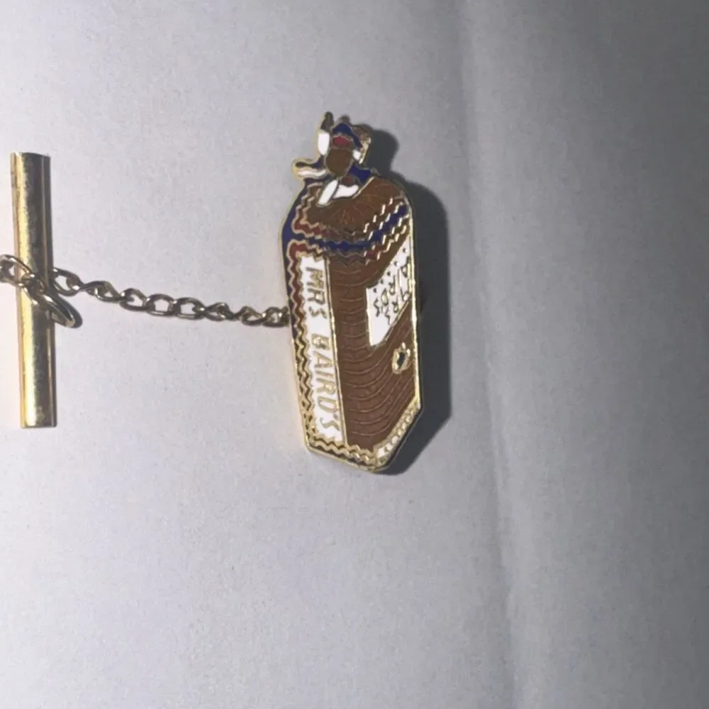 SUPER RARE VINTAGE MRS BAIRDS BAKERIES MRS BAIRD'S BREAD ENAMEL PIN/TIE TACK
